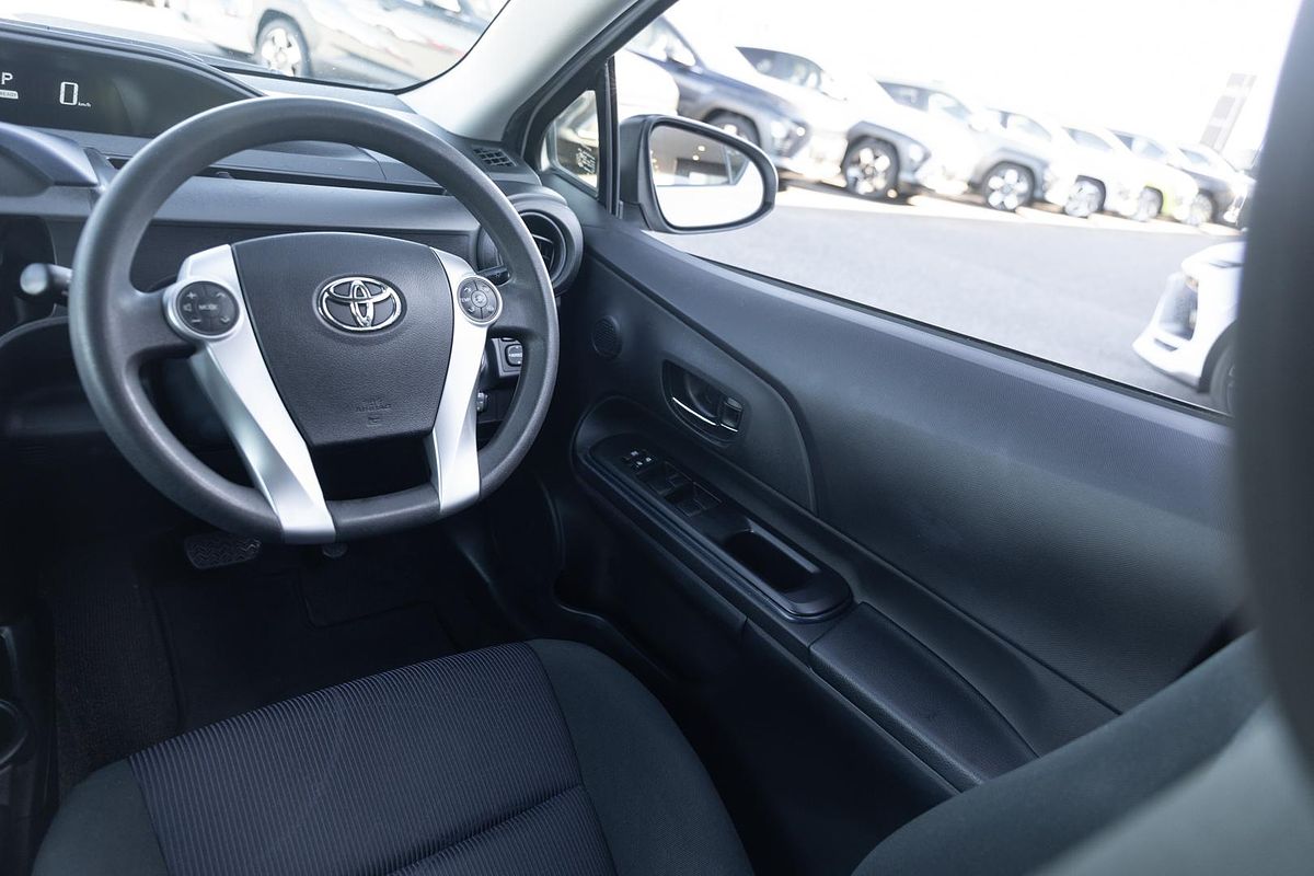 2017 Toyota Prius C NHP10R