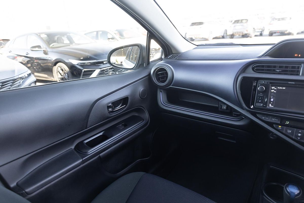 2017 Toyota Prius C NHP10R