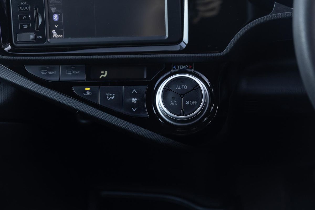 2017 Toyota Prius C NHP10R