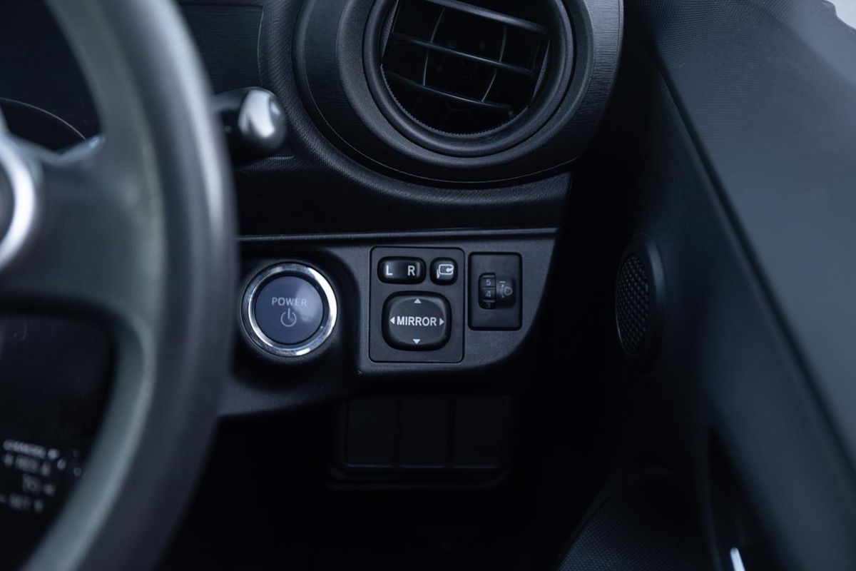 2017 Toyota Prius C NHP10R