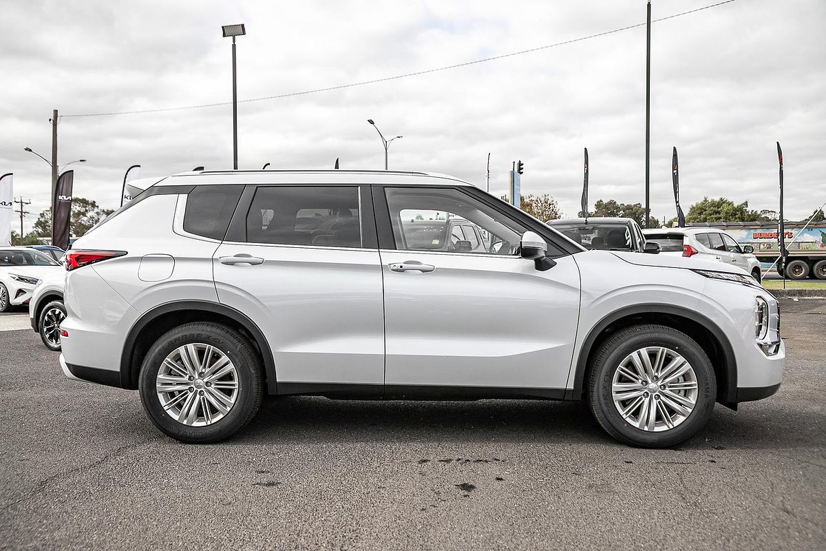 2025 Mitsubishi Outlander LS ZM