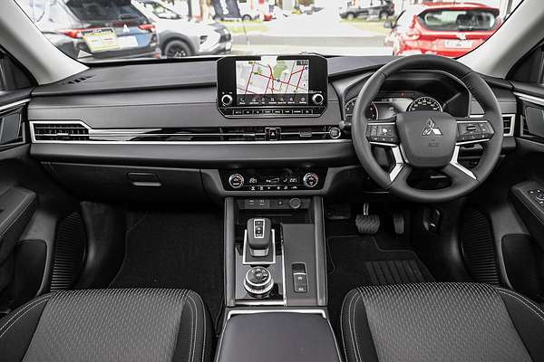 2025 Mitsubishi Outlander LS ZM