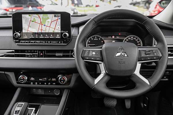 2025 Mitsubishi Outlander LS ZM