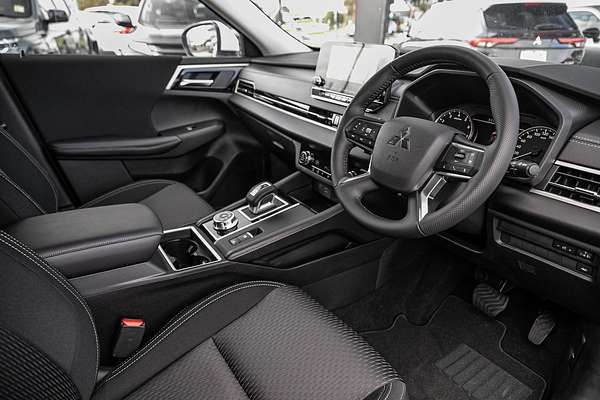 2025 Mitsubishi Outlander LS ZM