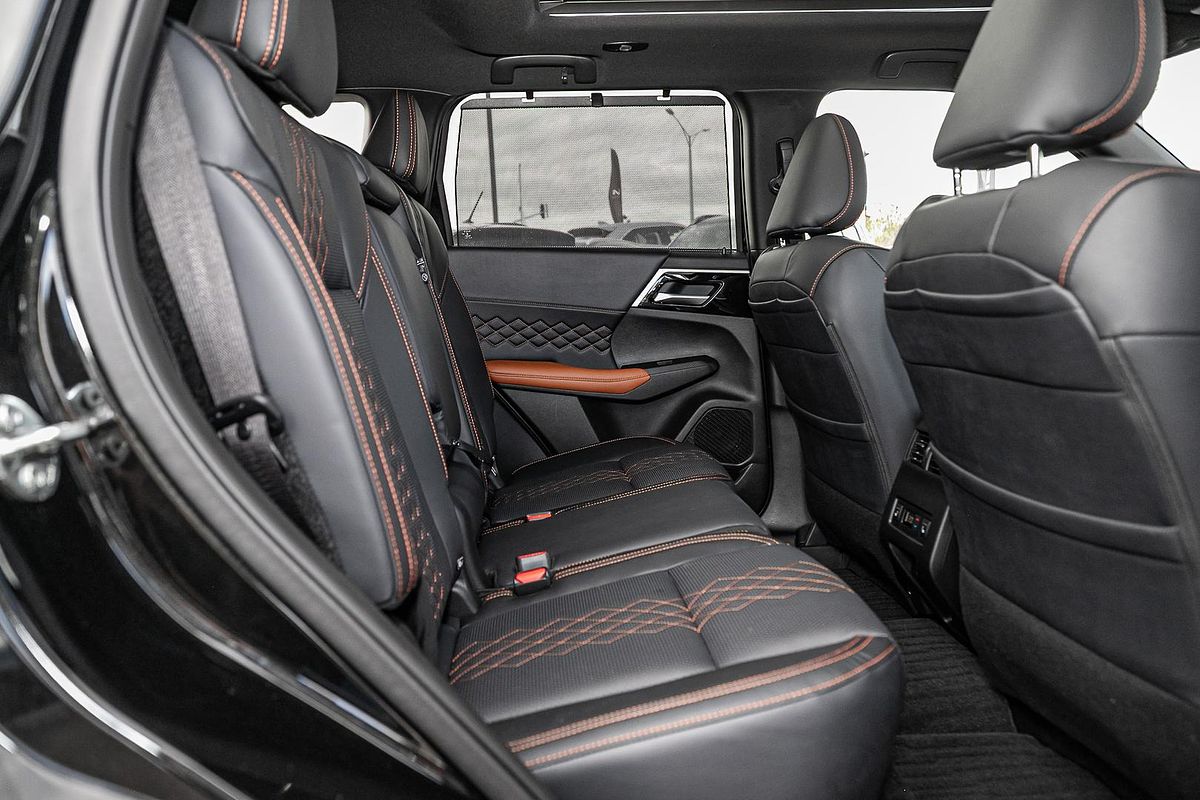 2024 Mitsubishi Outlander PHEV Exceed Tourer ZM