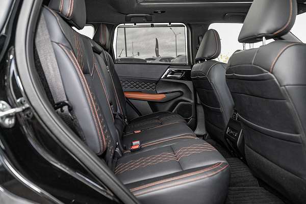 2024 Mitsubishi Outlander PHEV Exceed Tourer ZM