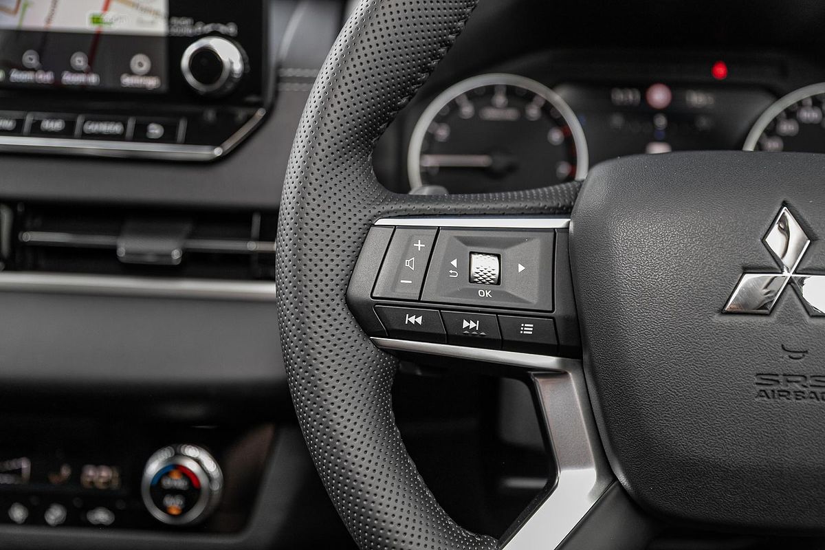 2025 Mitsubishi Outlander LS ZM