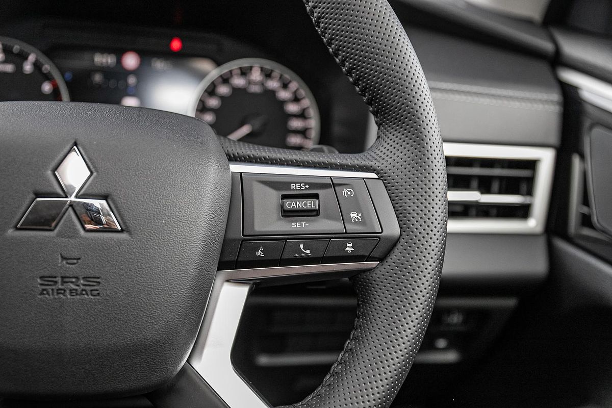 2025 Mitsubishi Outlander LS ZM