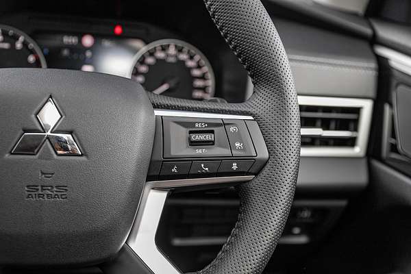 2025 Mitsubishi Outlander LS ZM