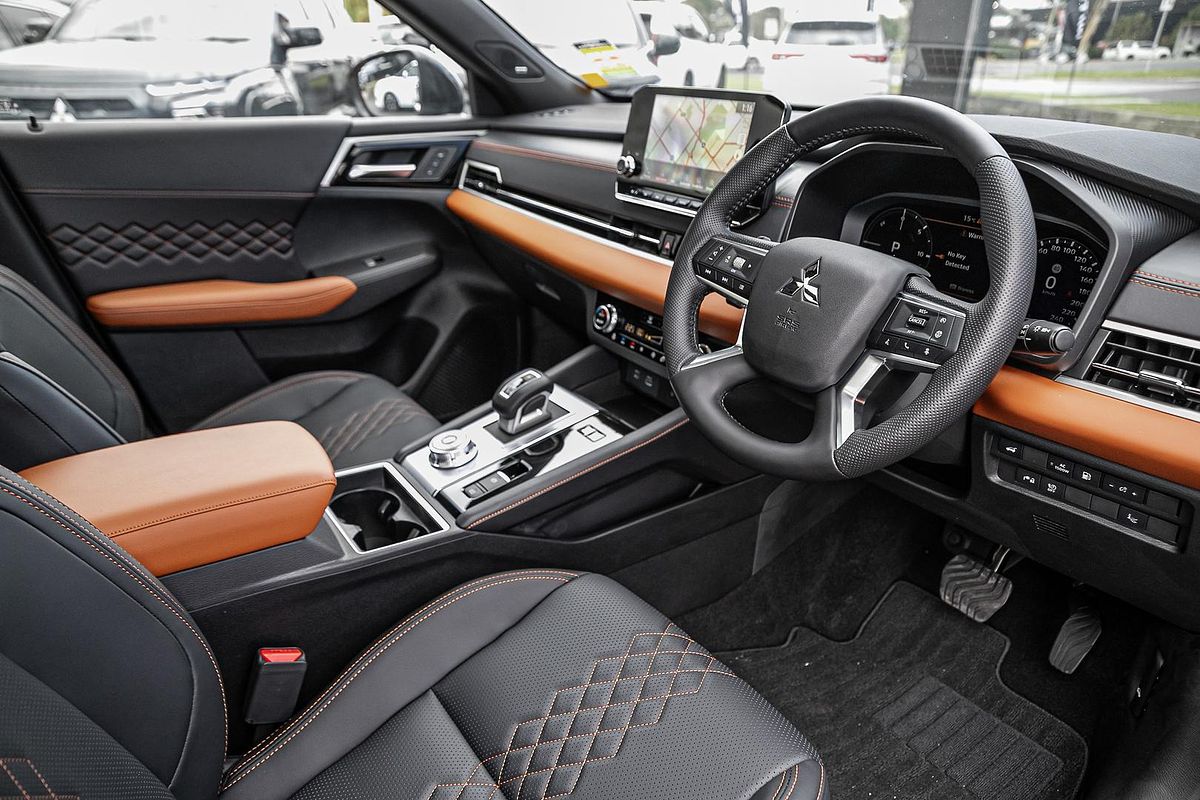 2024 Mitsubishi Outlander PHEV Exceed Tourer ZM