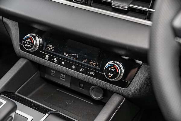 2025 Mitsubishi Outlander LS ZM