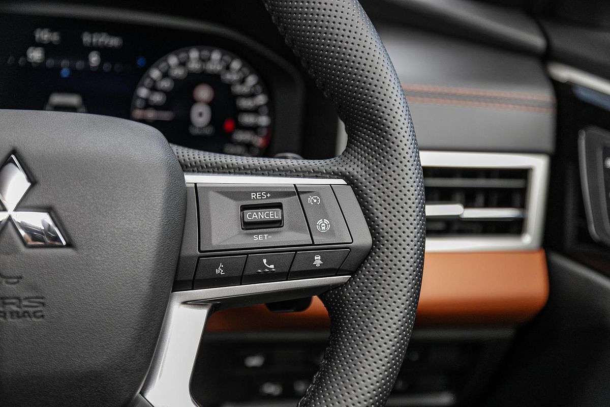 2024 Mitsubishi Outlander PHEV Exceed Tourer ZM