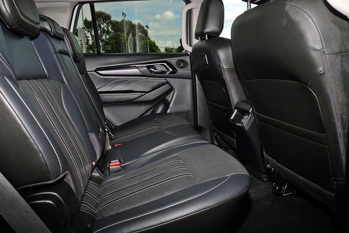 2023 Isuzu MU-X LS-T