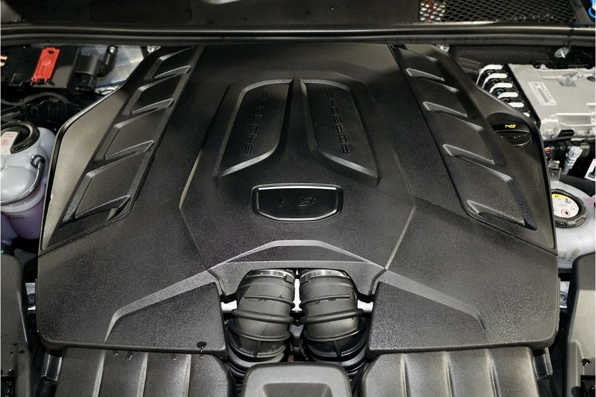 2023 Porsche Cayenne Turbo E-Hybrid 9YA II