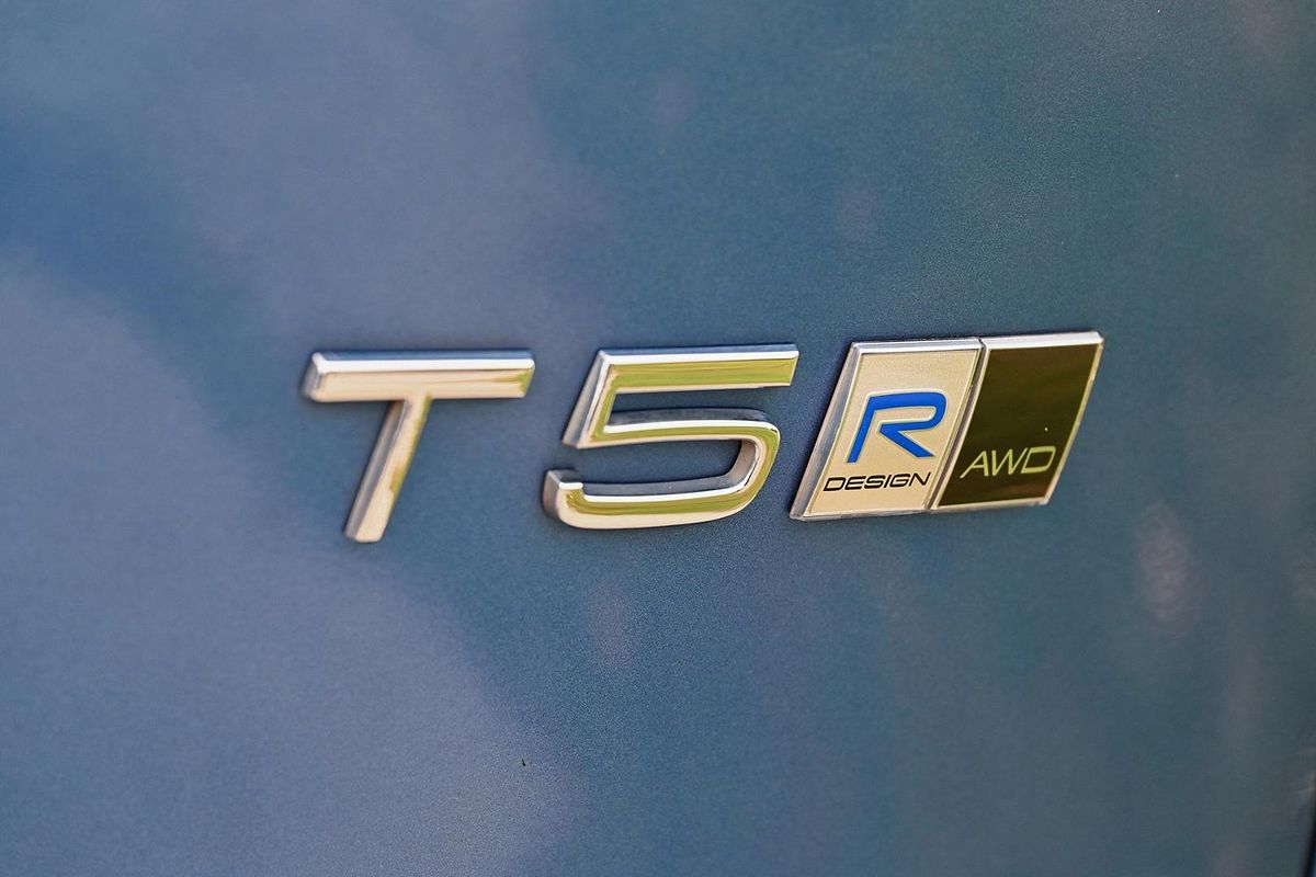 2019 Volvo XC40 T5 R-Design