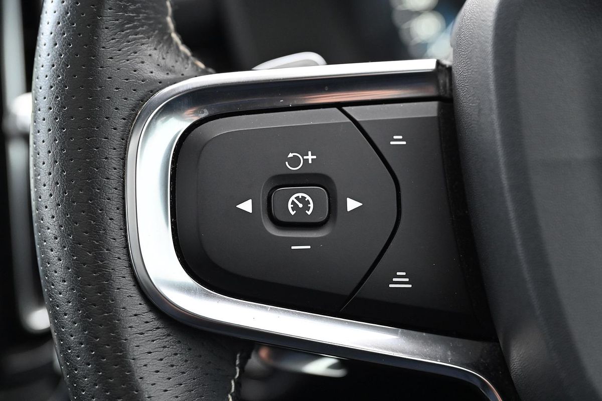 2019 Volvo XC40 T5 R-Design