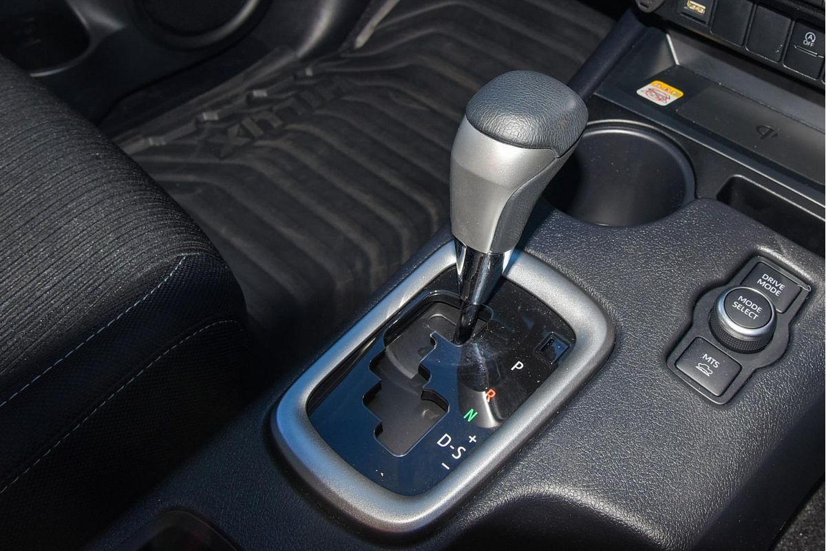 2024 Toyota Hilux SR5 48V GUN126R 4X4