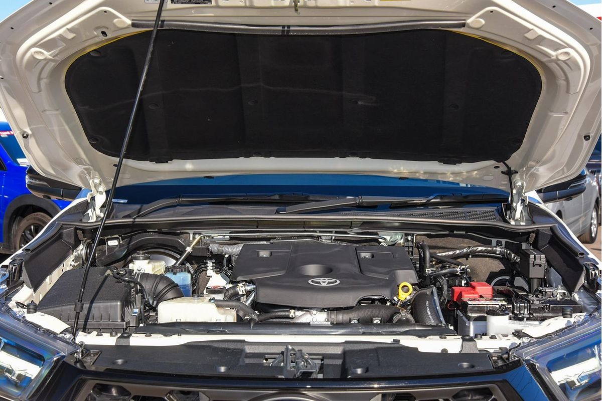 2024 Toyota Hilux SR5 48V GUN126R 4X4