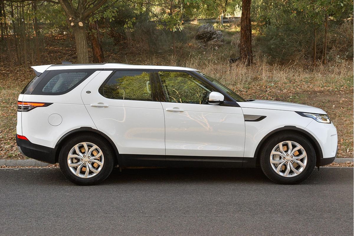 2019 Land Rover Discovery SD6 SE Series 5