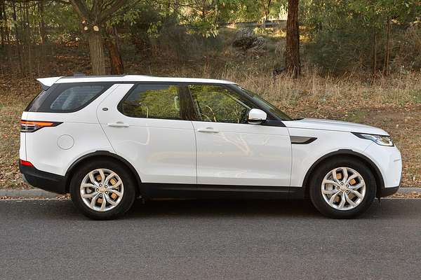 2019 Land Rover Discovery SD6 SE Series 5