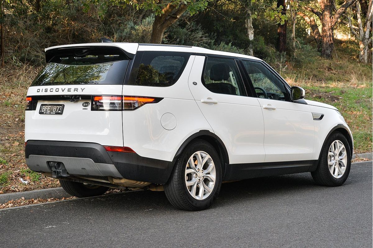 2019 Land Rover Discovery SD6 SE Series 5