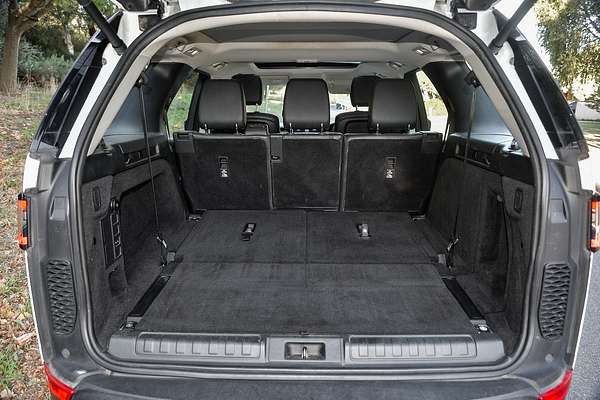 2019 Land Rover Discovery SD6 SE Series 5