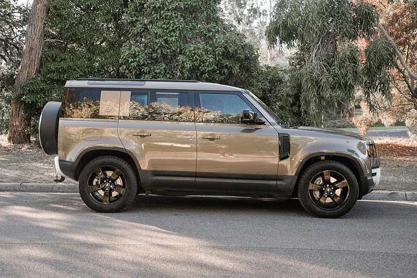 2021 Land Rover Defender 110 D300 HSE L663