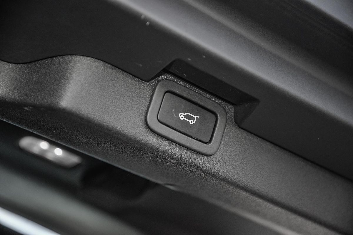 2019 Land Rover Discovery SD6 SE Series 5