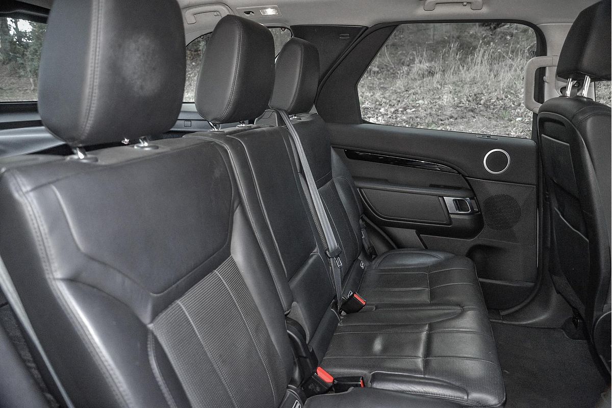 2019 Land Rover Discovery SD6 SE Series 5