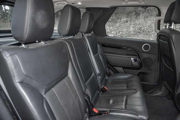 2019 Land Rover Discovery SD6 SE Series 5