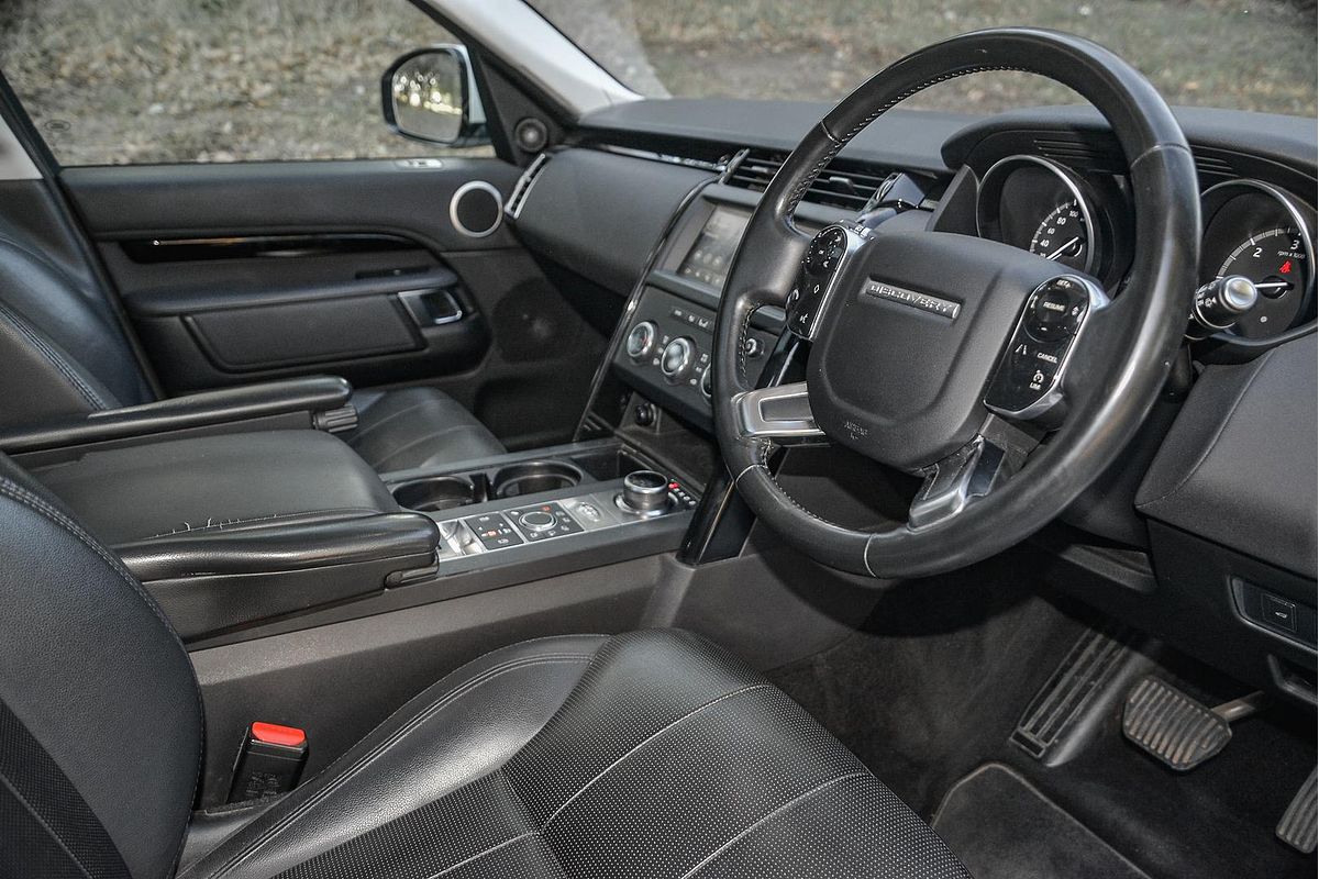 2019 Land Rover Discovery SD6 SE Series 5