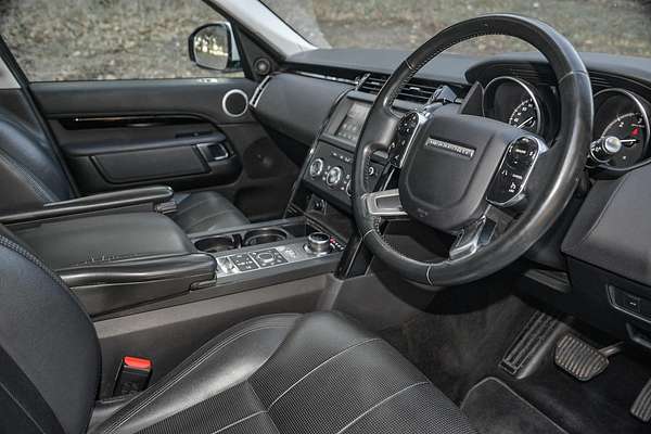 2019 Land Rover Discovery SD6 SE Series 5