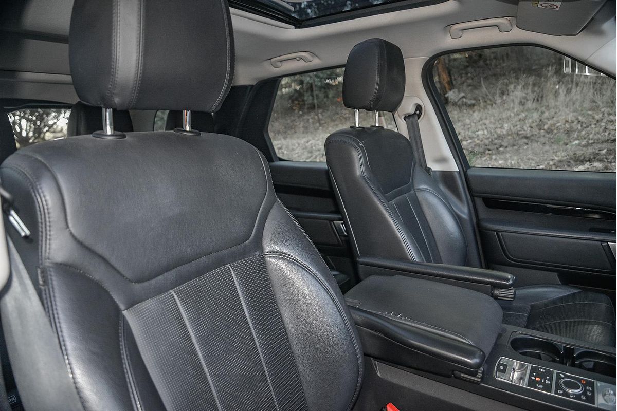 2019 Land Rover Discovery SD6 SE Series 5