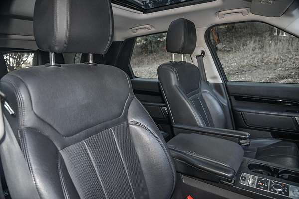 2019 Land Rover Discovery SD6 SE Series 5