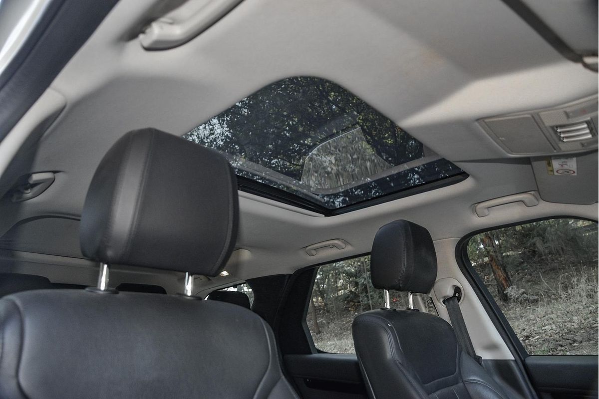 2019 Land Rover Discovery SD6 SE Series 5