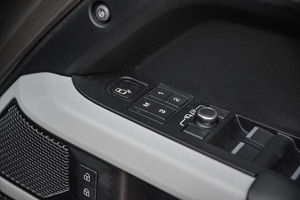2021 Land Rover Defender 110 D300 HSE L663