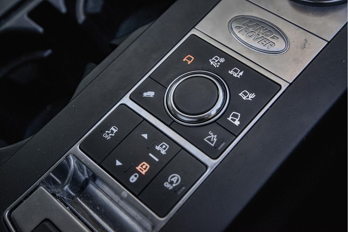 2019 Land Rover Discovery SD6 SE Series 5