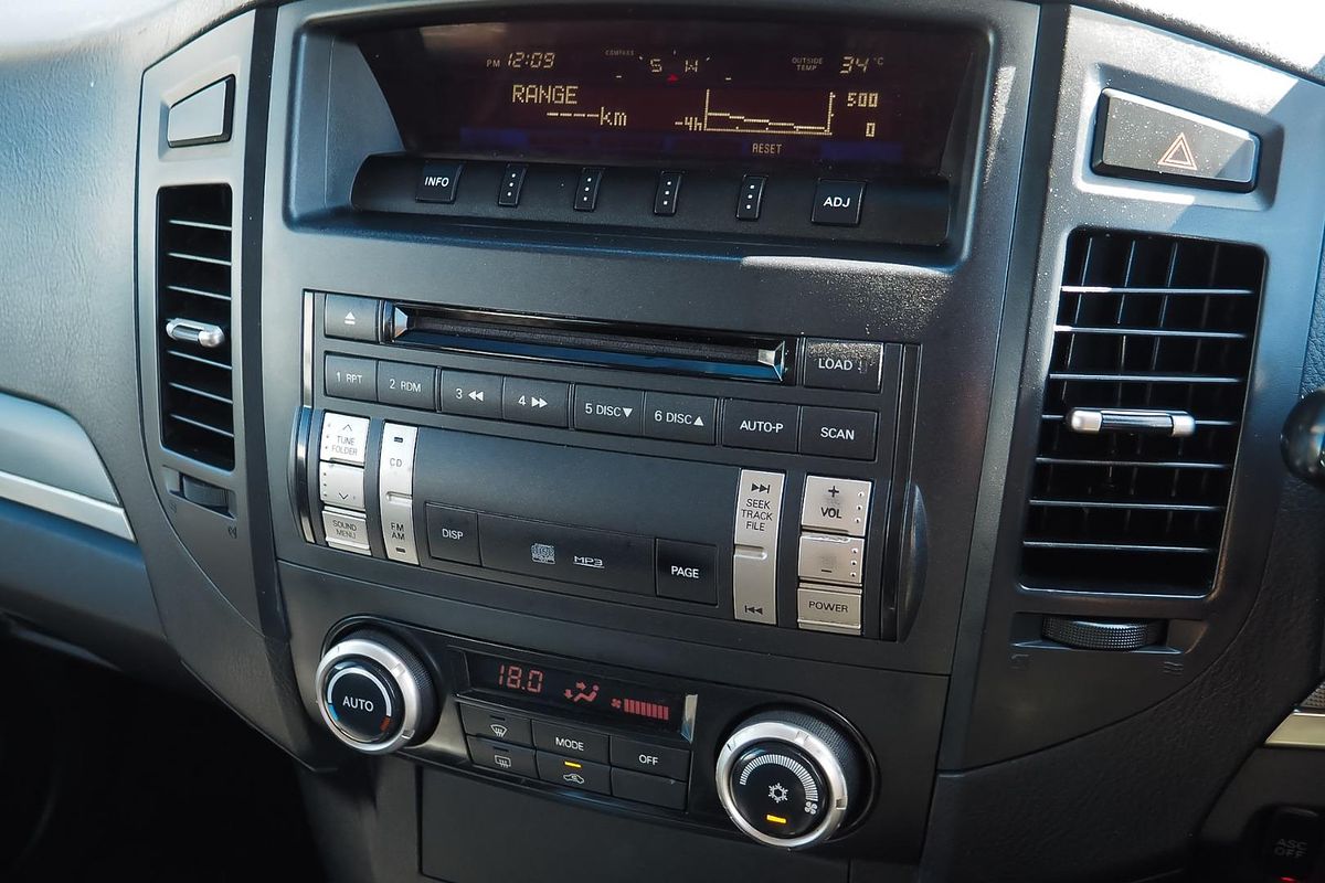 2011 Mitsubishi Pajero GLX NT