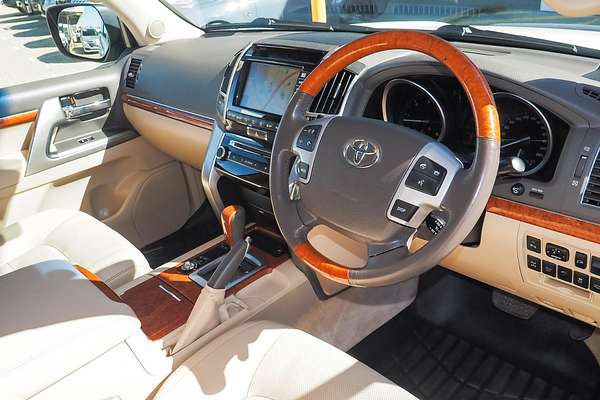 2015 Toyota Landcruiser Sahara VDJ200R