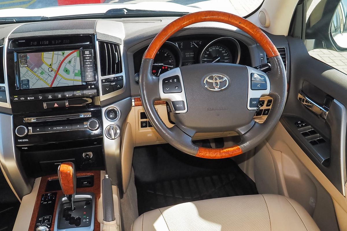2015 Toyota Landcruiser Sahara VDJ200R