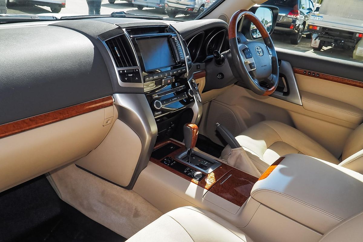 2015 Toyota Landcruiser Sahara VDJ200R