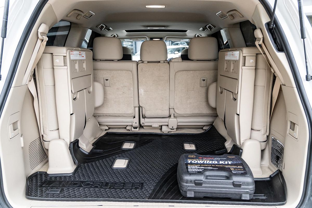 2017 Toyota Landcruiser Sahara VDJ200R