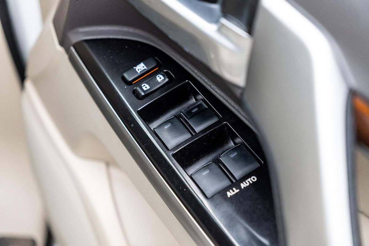 2017 Toyota Landcruiser Sahara VDJ200R