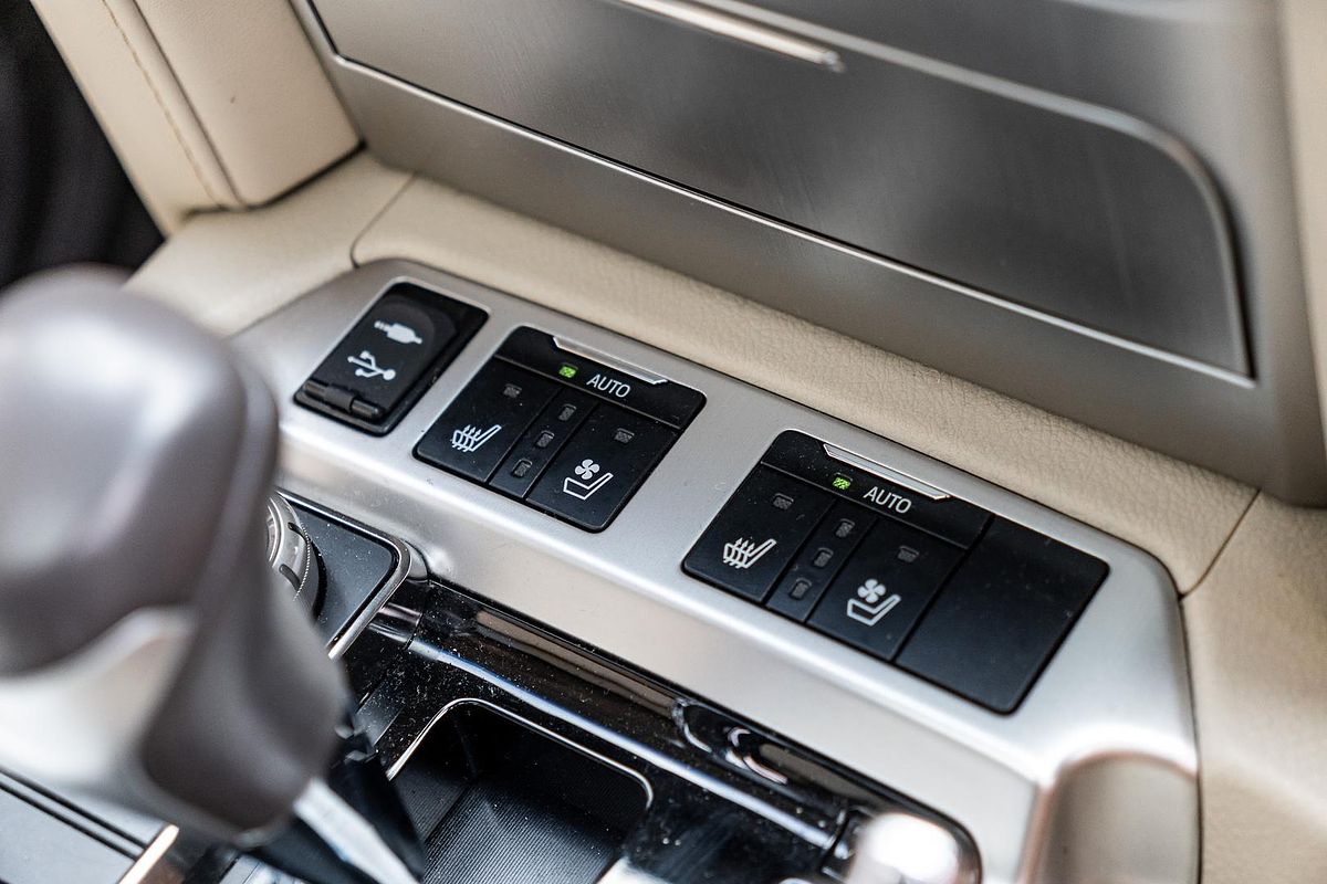 2017 Toyota Landcruiser Sahara VDJ200R