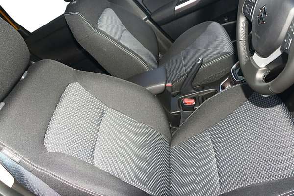 2023 Suzuki Vitara Shadow LY Series II