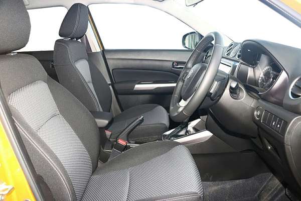 2023 Suzuki Vitara Shadow LY Series II