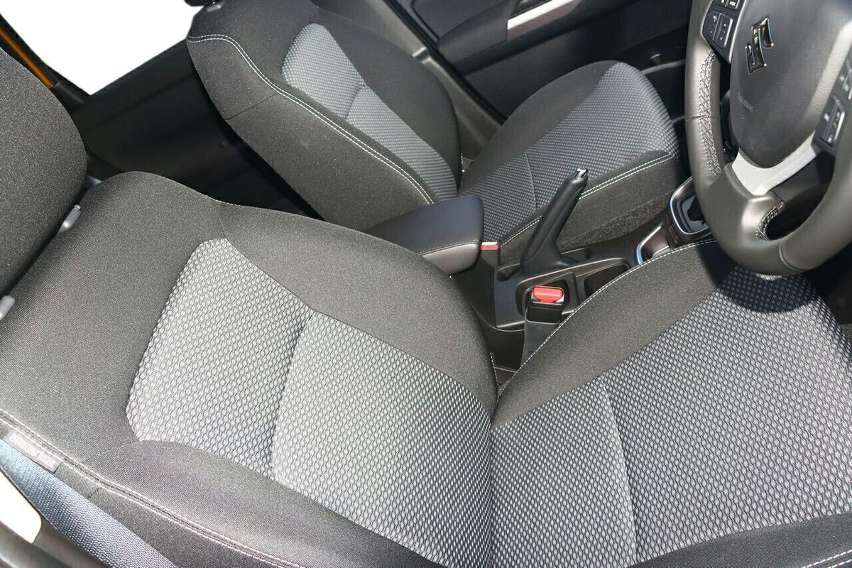 2023 Suzuki Vitara Shadow LY Series II