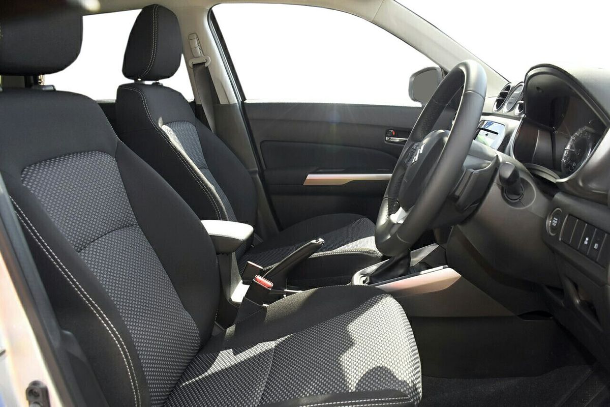 2023 Suzuki Vitara Shadow LY Series II