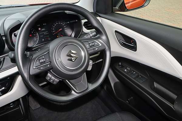 2025 Suzuki Swift Hybrid UZ