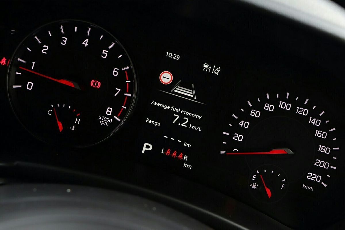 2025 Suzuki Swift Hybrid UZ